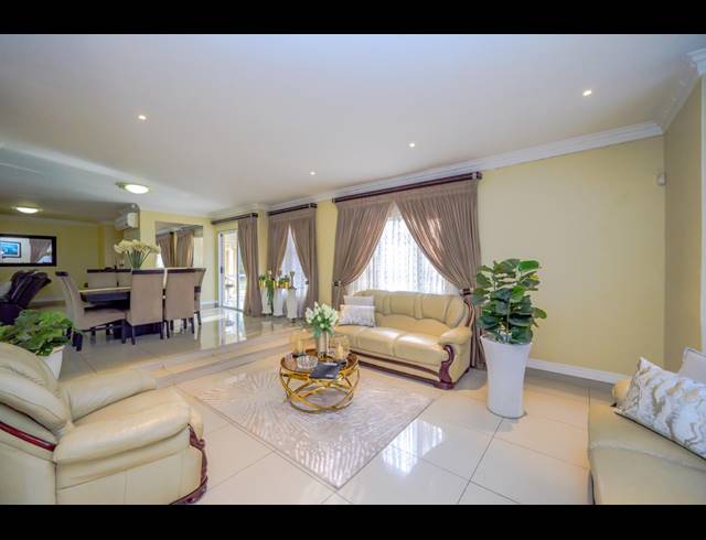 6 BEDROOM HOUSE FOR SALE IN SOMERSET PARK